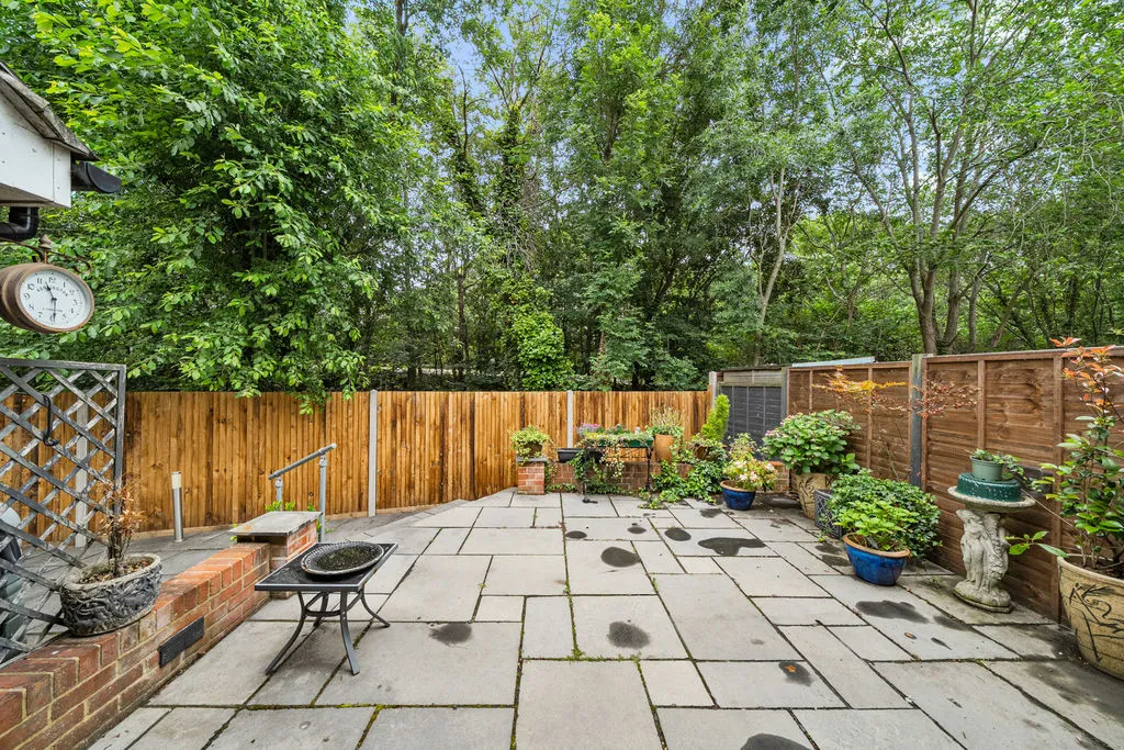 Doresa Close, Addlestone KT15 1AB, photo 13