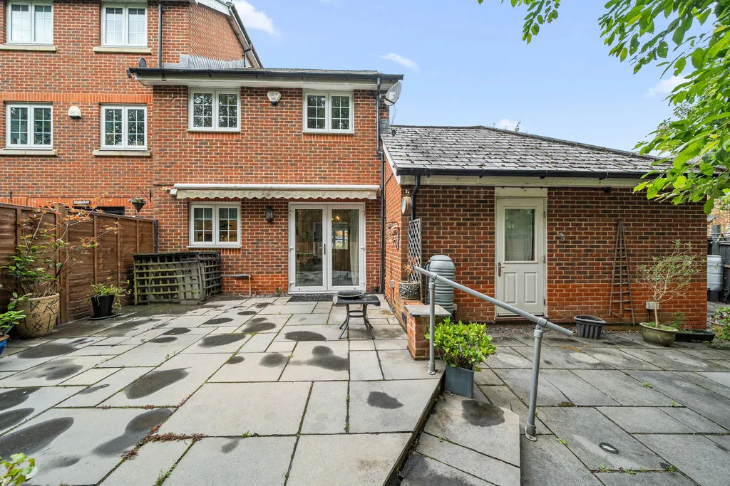 Doresa Close, Addlestone KT15 1AB, photo 14