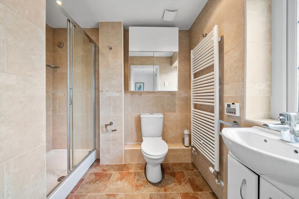 Doresa Close, Addlestone KT15 1AB, photo 12