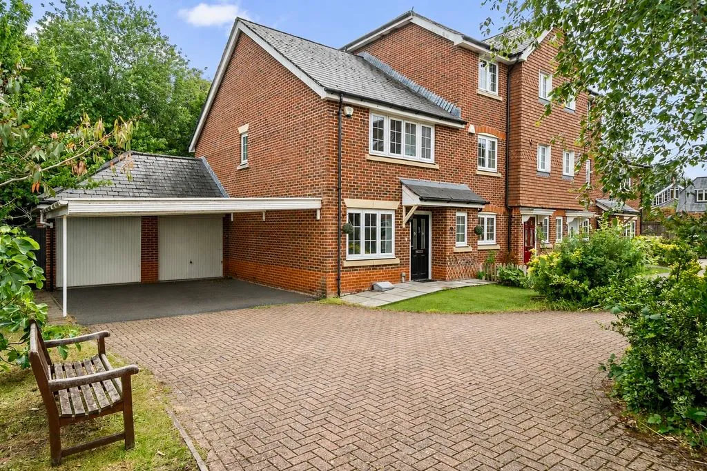 Doresa Close, Addlestone KT15 1AB, photo 15