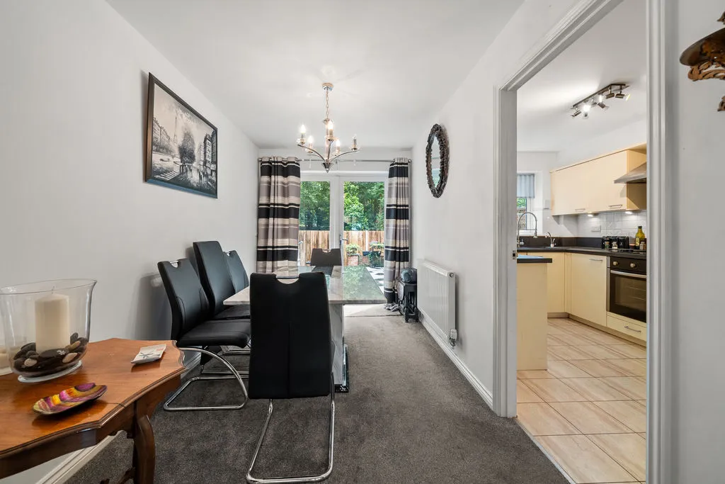 Doresa Close, Addlestone KT15 1AB, photo 5