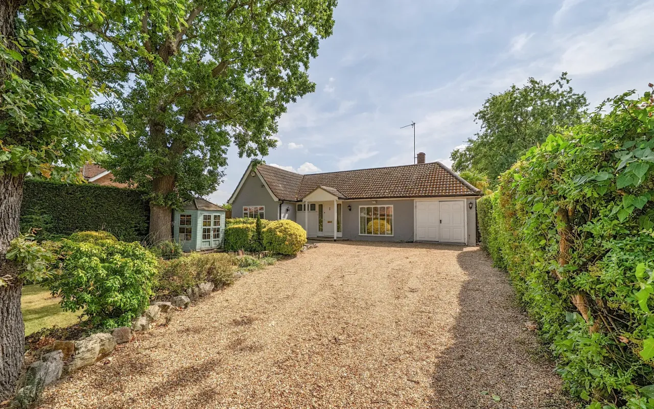 3 bed house for sale — Main Road, Biddenham, Bedford