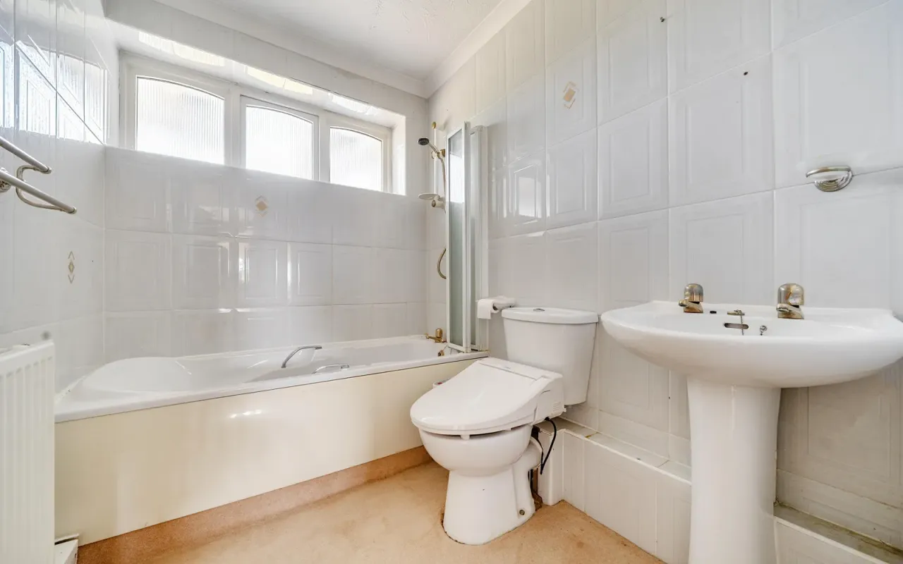 Main Road, Biddenham, Bedford, photo 12