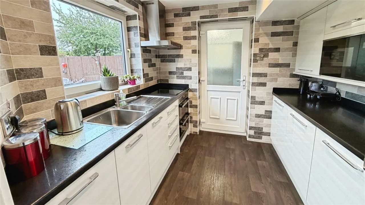 Burton Bank Road, Monk Bretton, S71, photo 6
