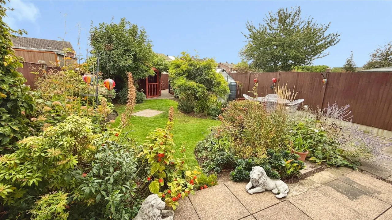 Burton Bank Road, Monk Bretton, S71, photo 25