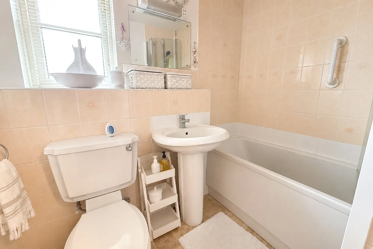 Corfe Way, Farnborough, Hampshire, GU14 6TS, photo 5