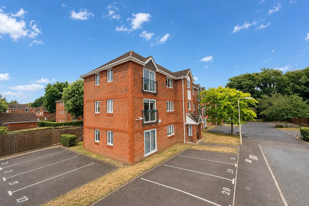 1 bed flat for sale — Corfe Way, Farnborough, Hampshire, GU14 6TS