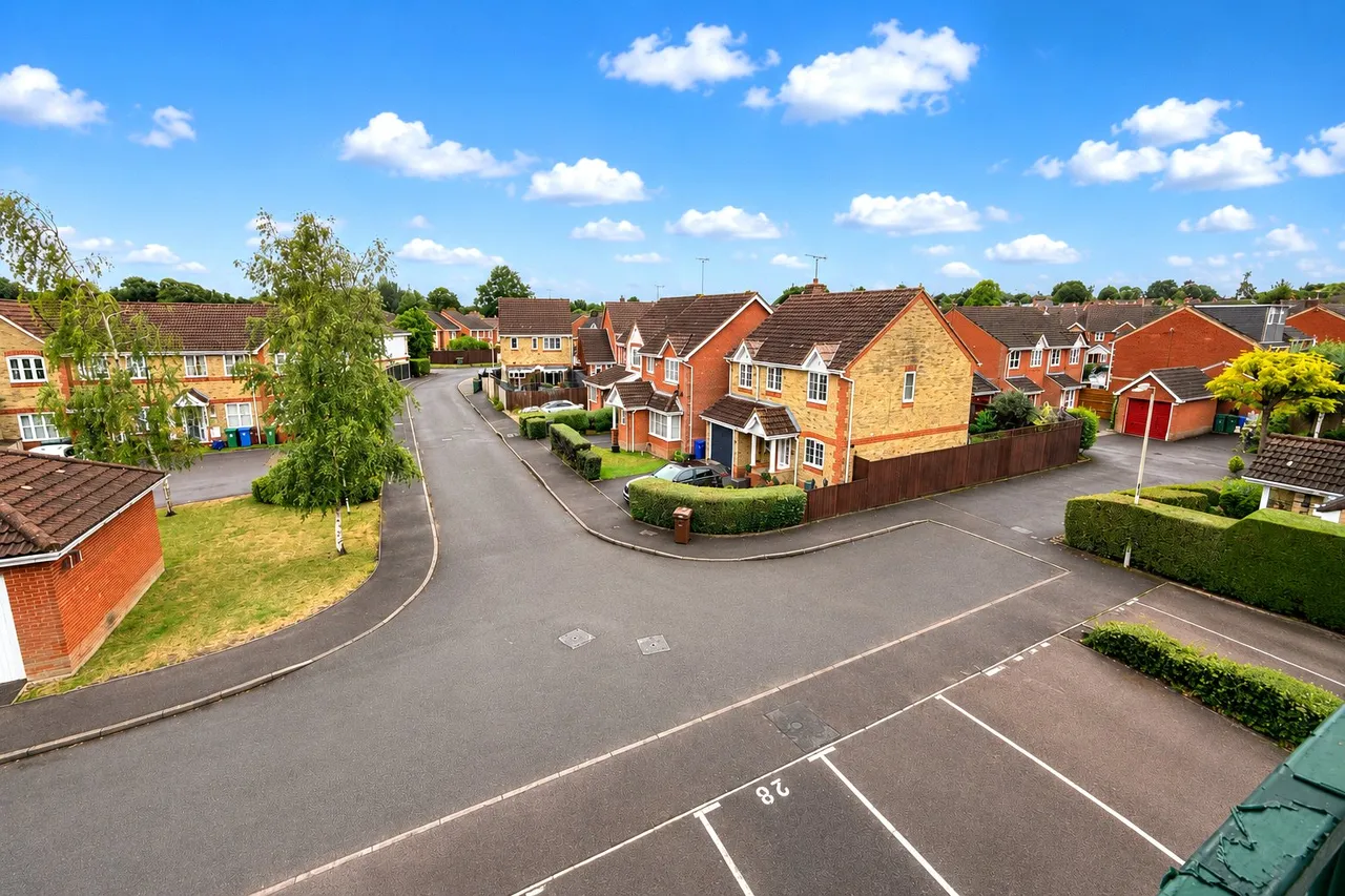 Corfe Way, Farnborough, Hampshire, GU14 6TS, photo 6