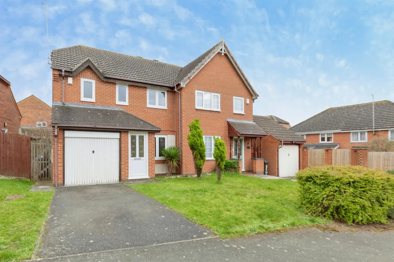 3 bed house for sale — Cloverdale Road, Hamilton, Leicester
