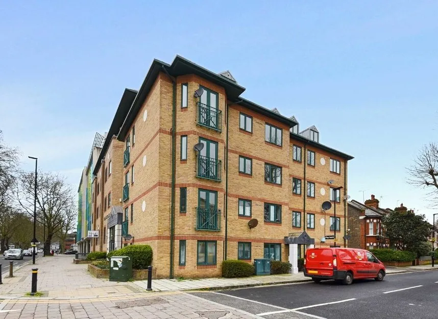 2 bed flat for sale — Silver Crescent, Chiswick, W4