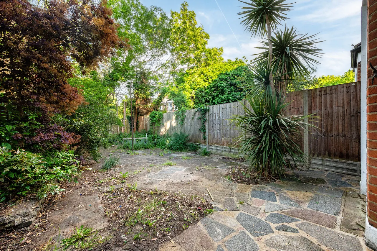 1 Thornsbeach Road, London, photo 6