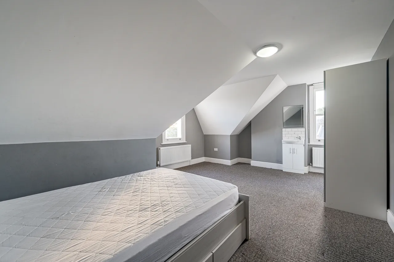 1 Thornsbeach Road, London, photo 12