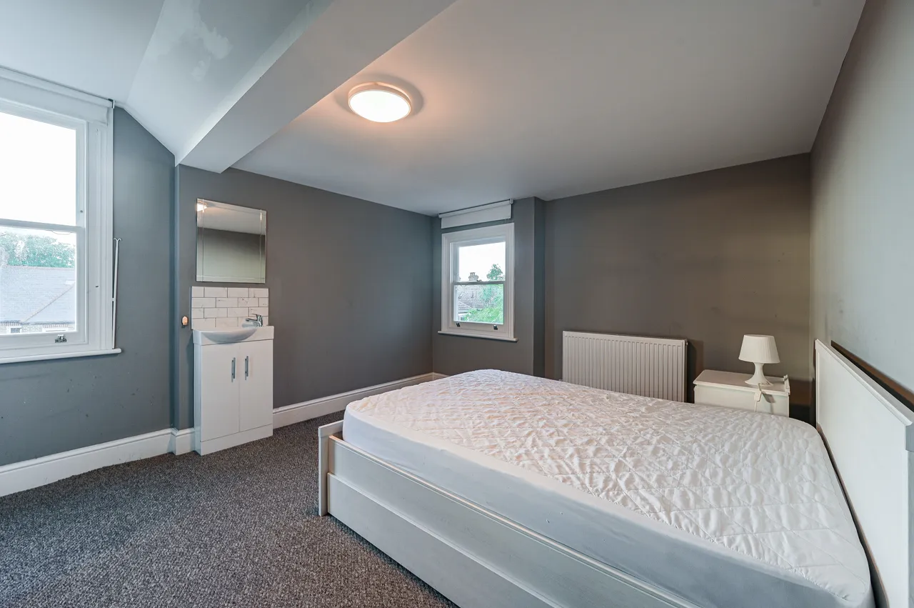 1 Thornsbeach Road, London, photo 7