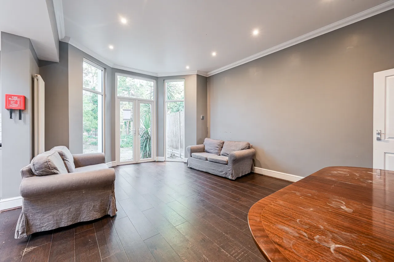1 Thornsbeach Road, London, photo 11