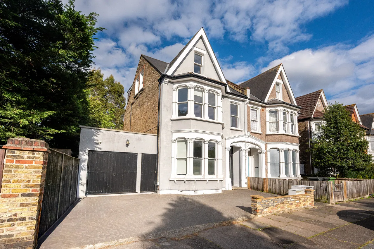 6 bed house for sale — 1 Thornsbeach Road, London