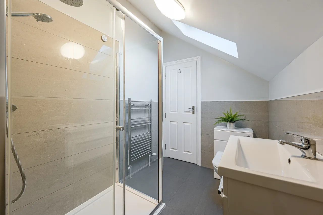1 Thornsbeach Road, London, photo 8