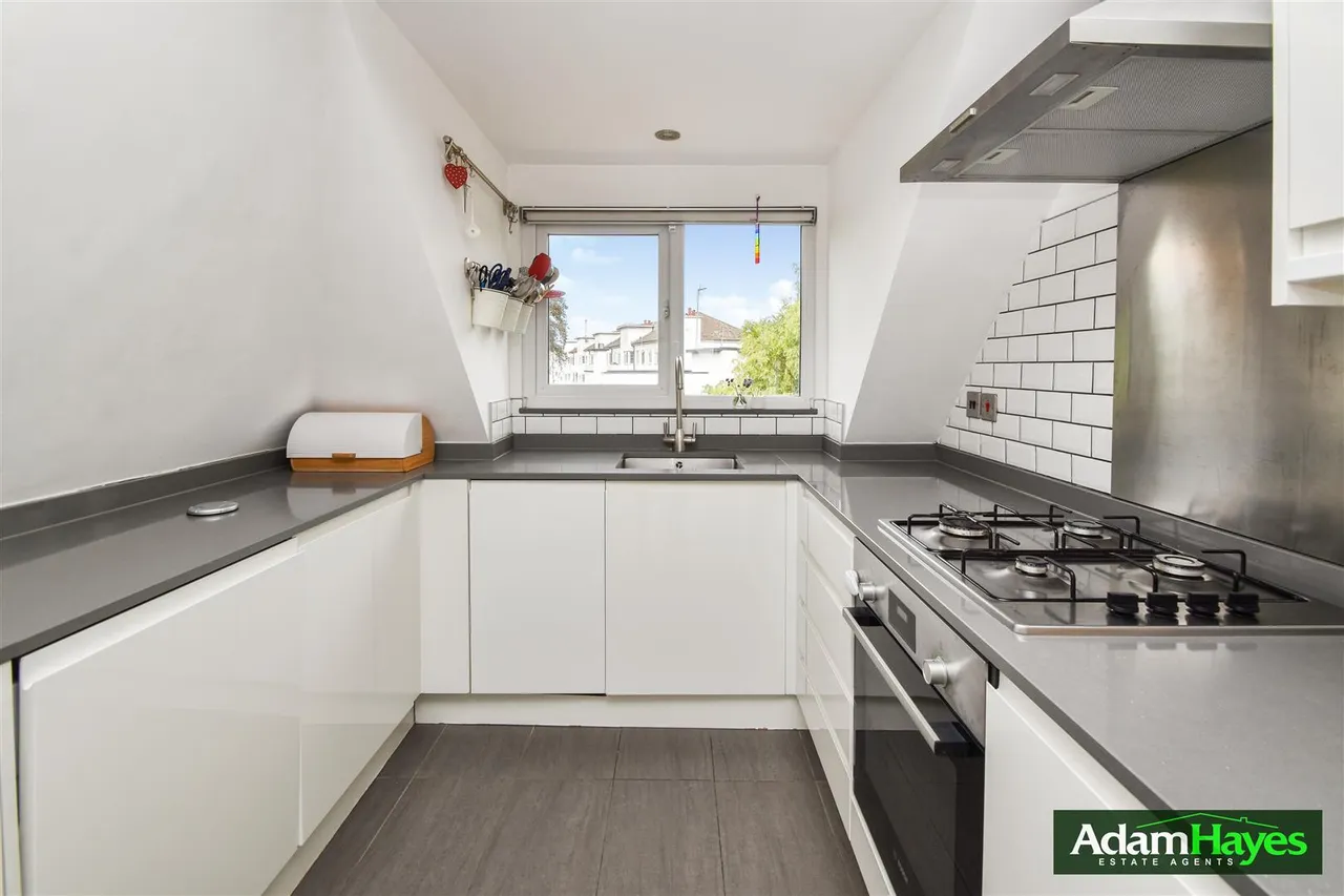 Friern Park, North Finchley, N12, photo 2