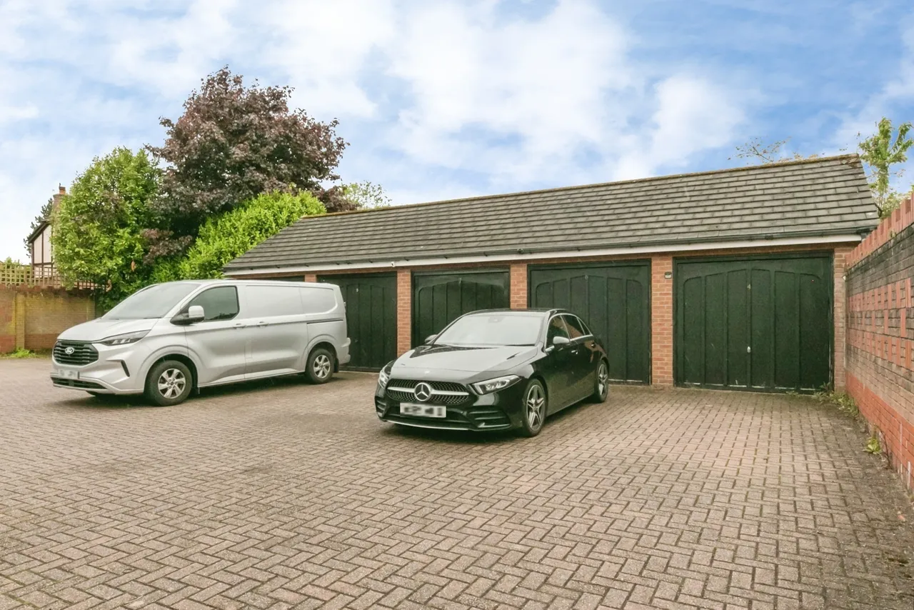 Ascot Close, MACCLESFIELD, Cheshire, SK10, photo 12