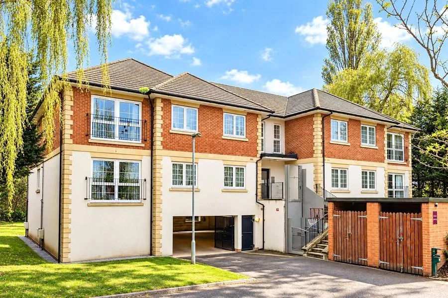 2 bed flat for sale, Ash Way, Woodford Green, IG8