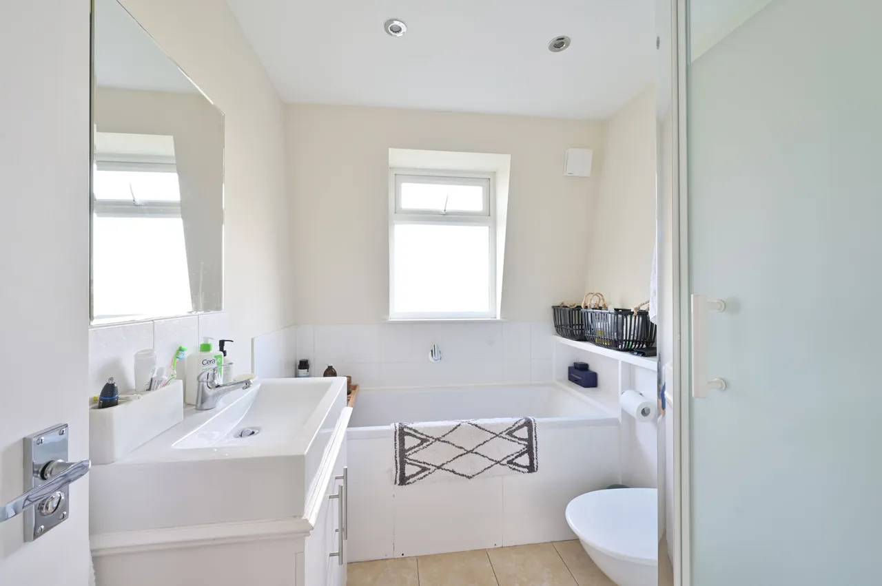 Top Floor, 50 Standen Road, London, photo 4