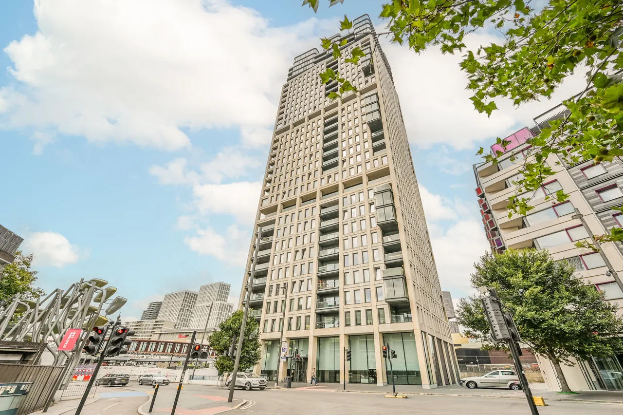 1 bed flat for sale — Flat 59, Legacy Tower, 88 Great Eastern Road, London