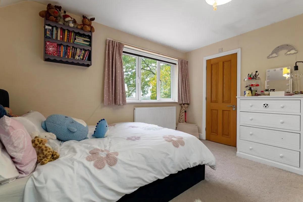 Village Road, Thorpe Egham, TW20, photo 13