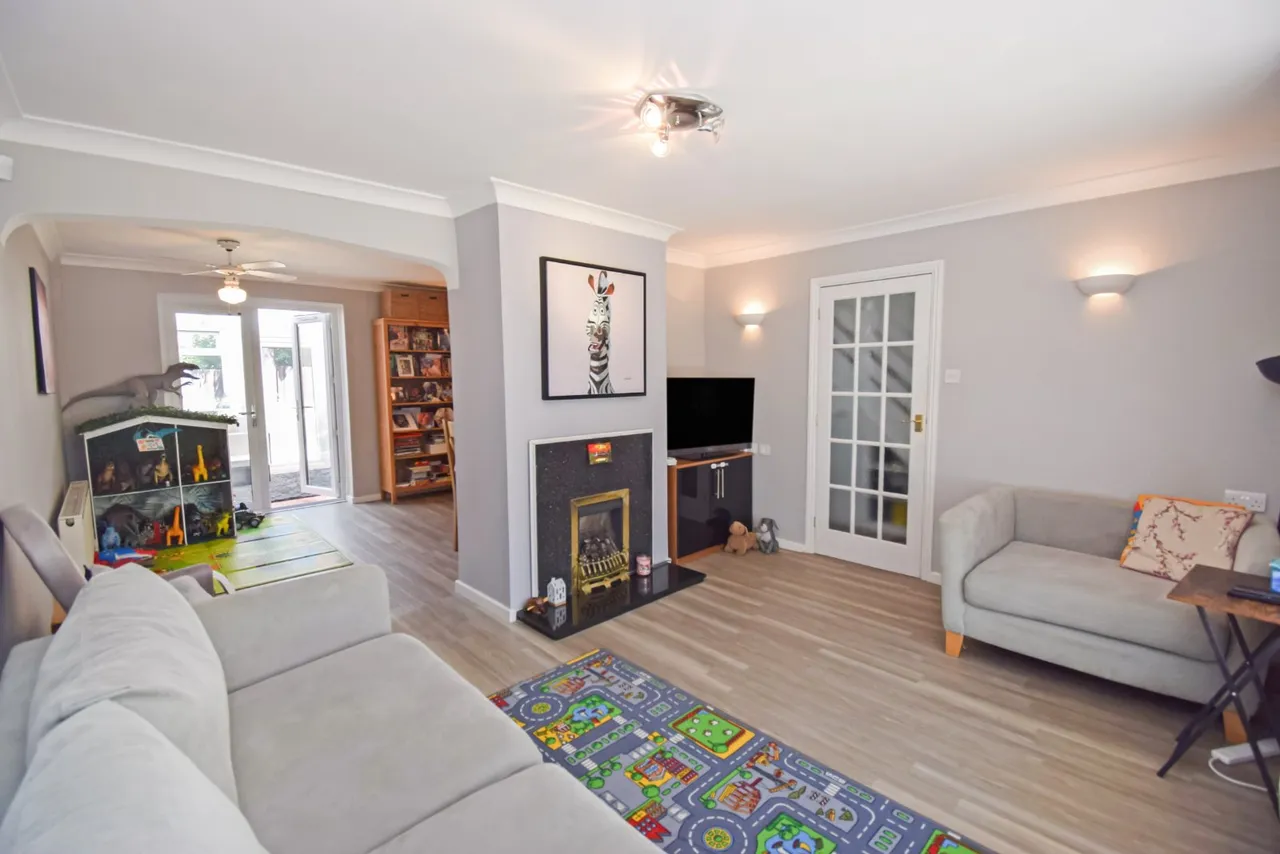 Wyndham Crescent, Burnham, SL1, photo 17