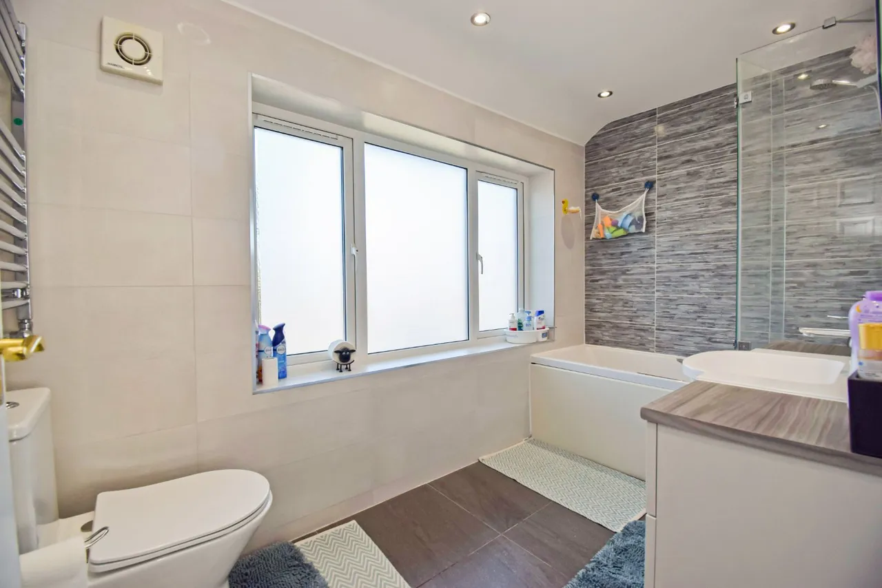 Wyndham Crescent, Burnham, SL1, photo 9