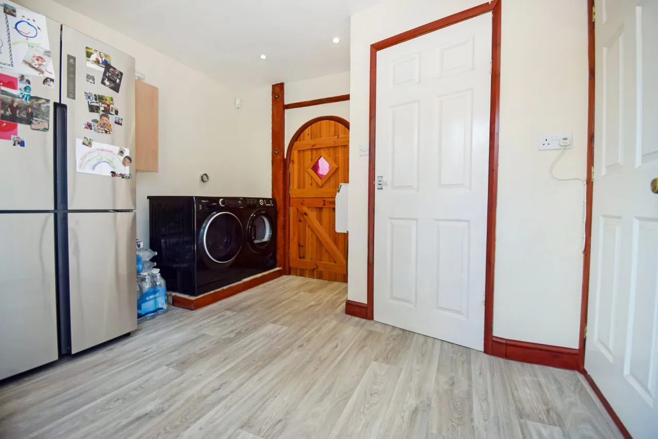 Wyndham Crescent, Burnham, SL1, photo 19