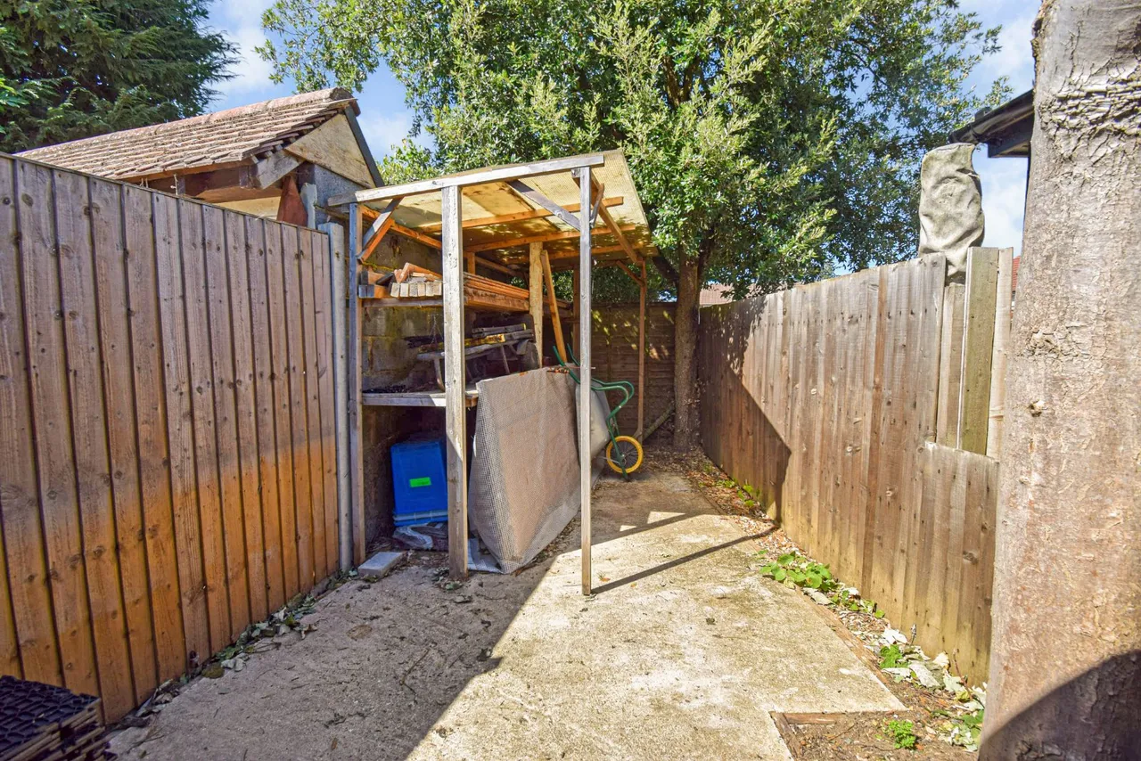 Wyndham Crescent, Burnham, SL1, photo 22