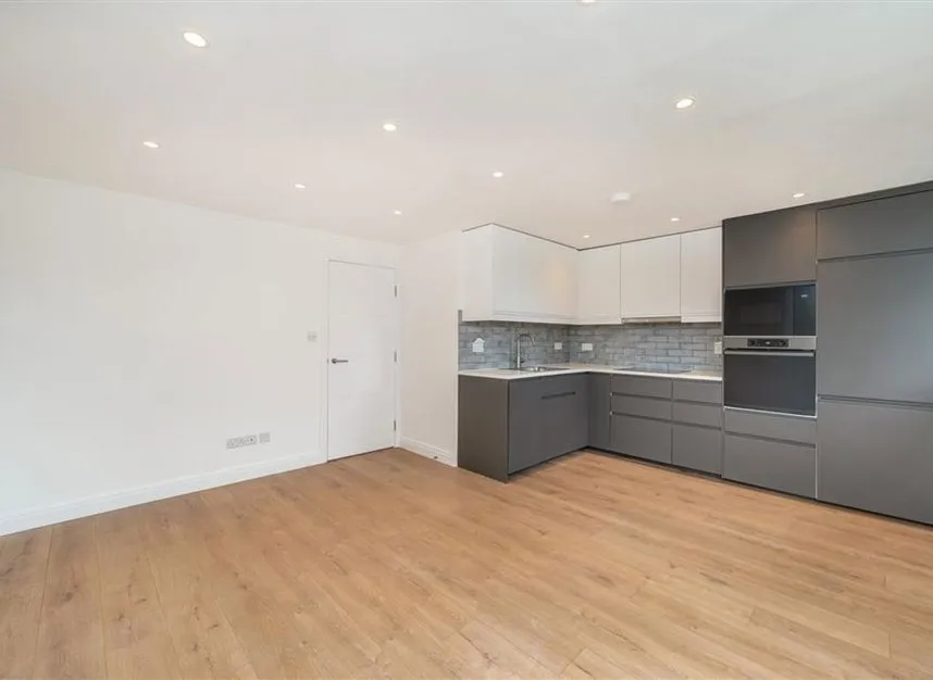 Somerton Road, Cricklewood, NW2, photo 5