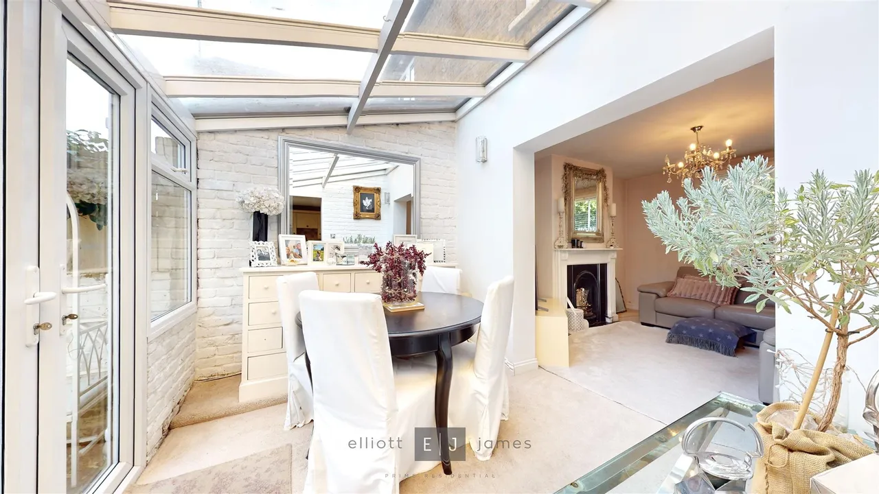 Chapel Terrace, Loughton, photo 5