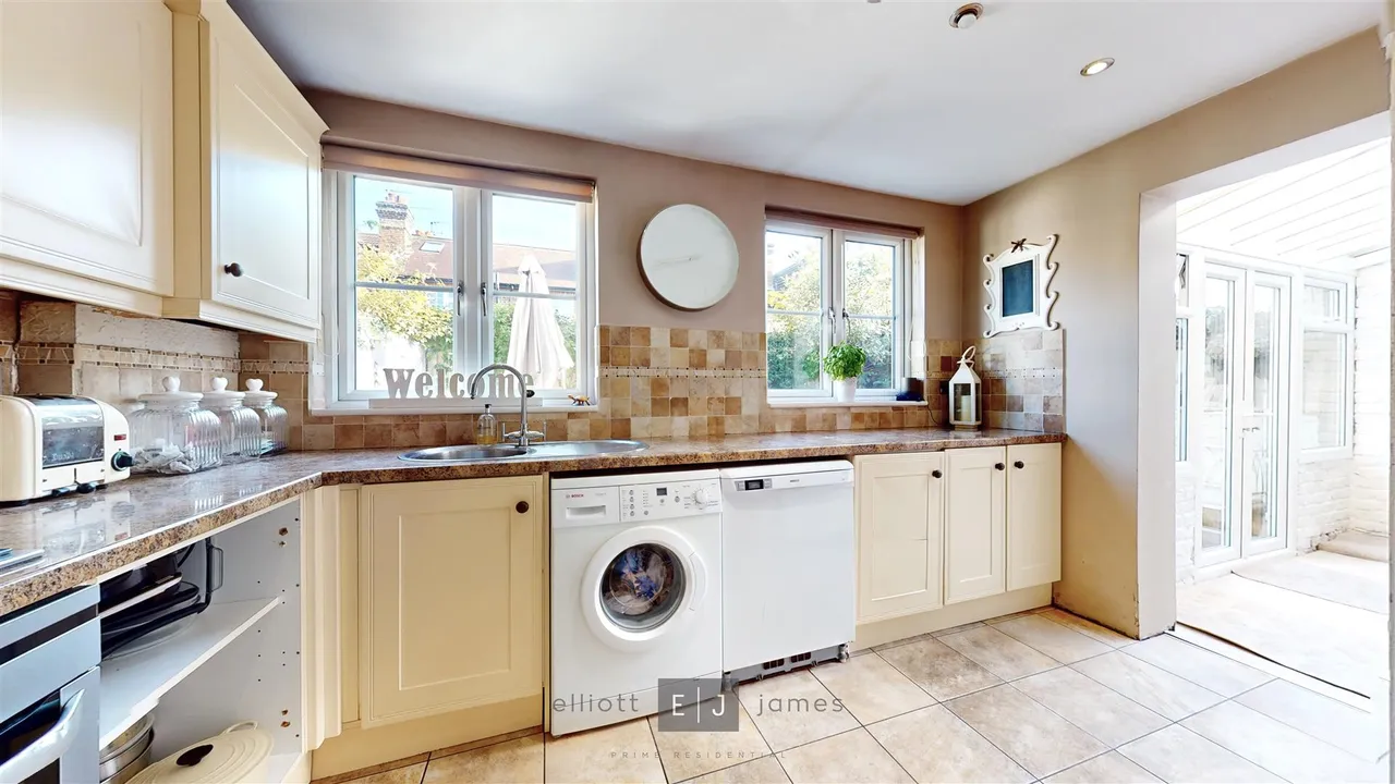 Chapel Terrace, Loughton, photo 8