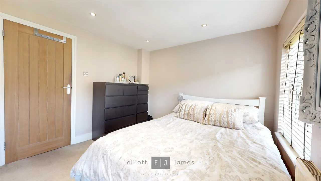Chapel Terrace, Loughton, photo 10