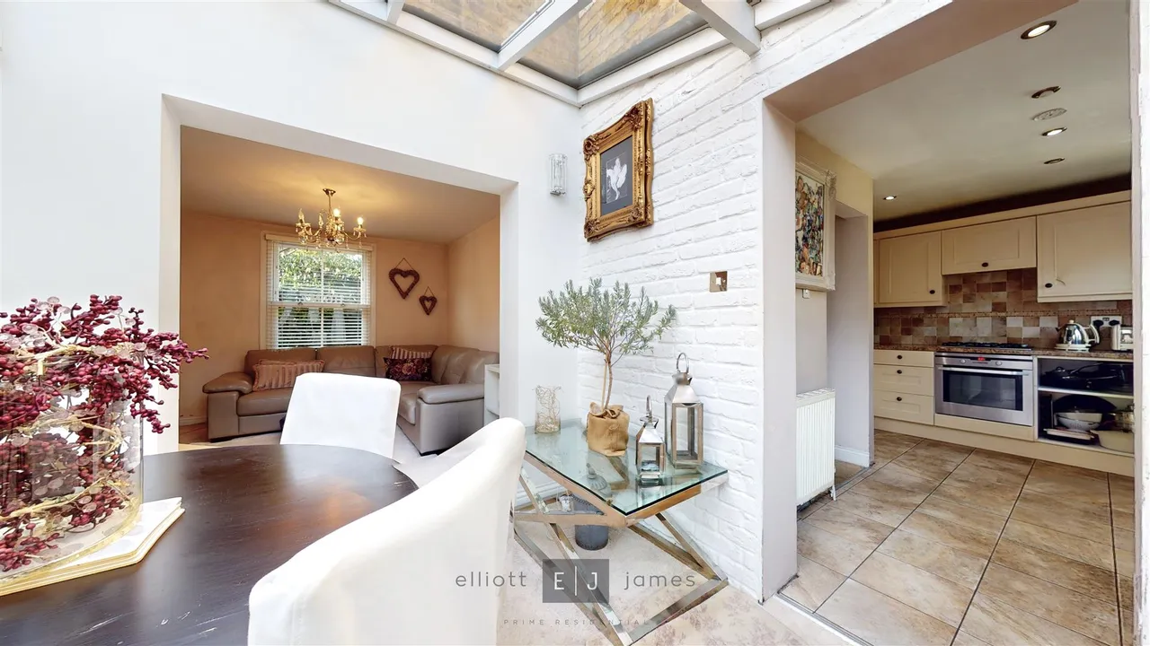 Chapel Terrace, Loughton, photo 4