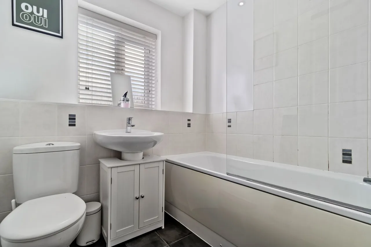 Wedgwood Drive, Warrington, WA4 6GA, photo 14