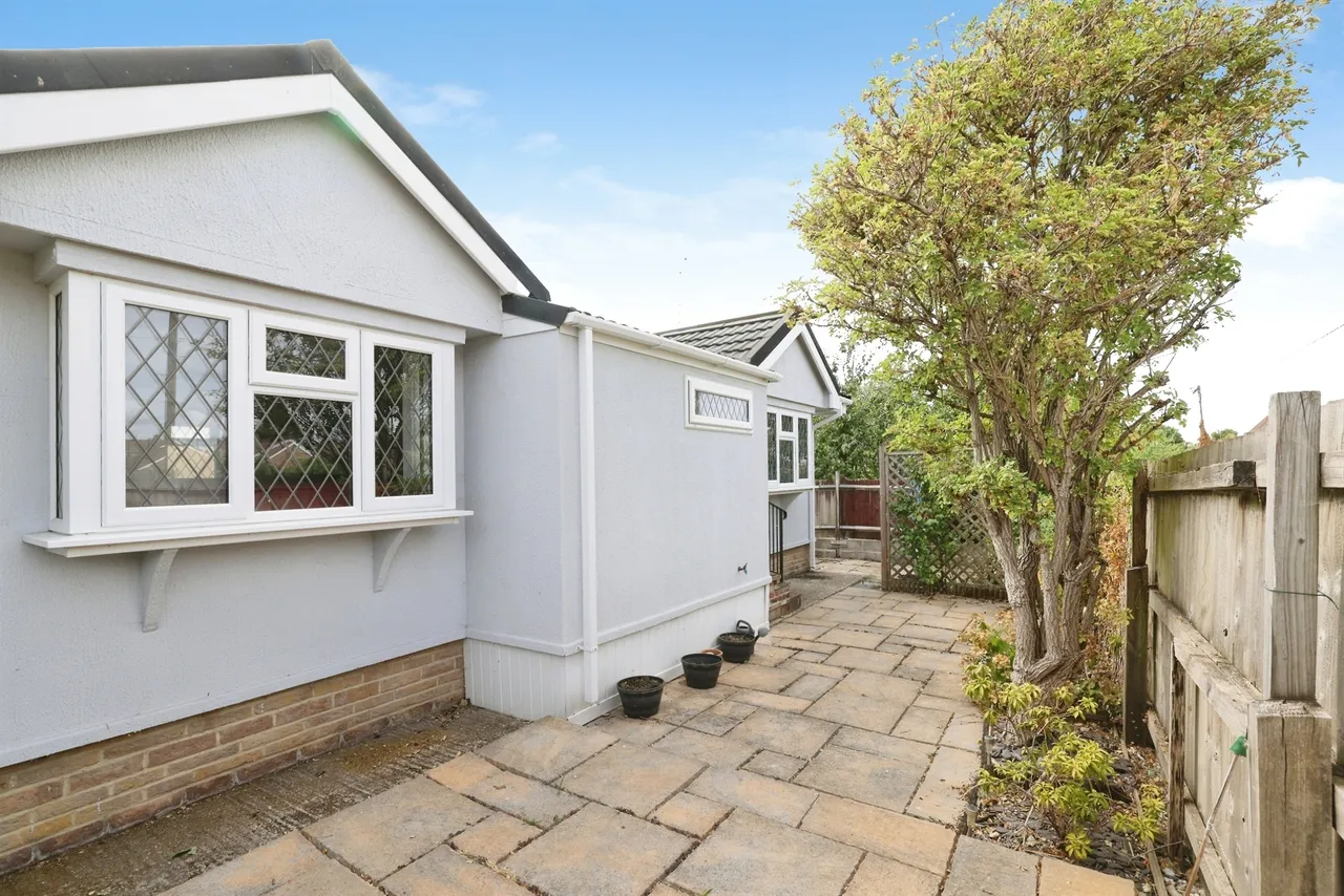 2 bed park home for sale — Bungalow Park, Amesbury, Salisbury