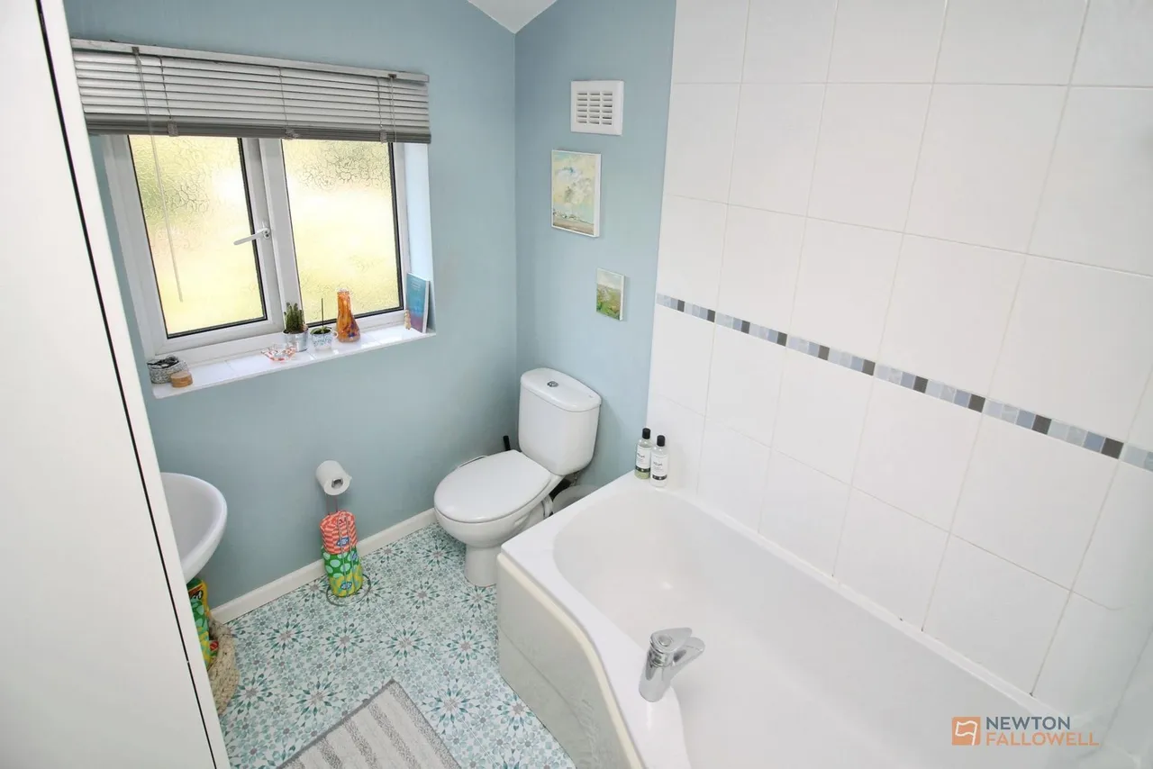 Queensgate Drive, Birstall, LE4, photo 17
