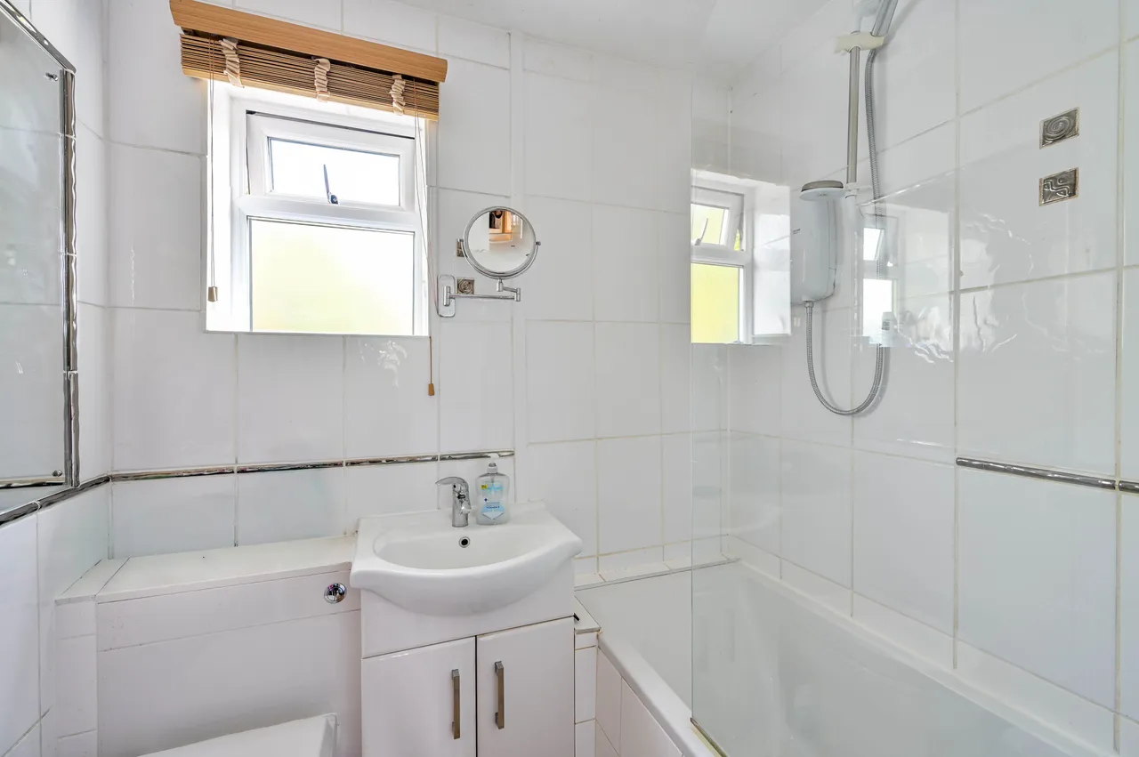 19 Langmans Way, Woking, photo 5