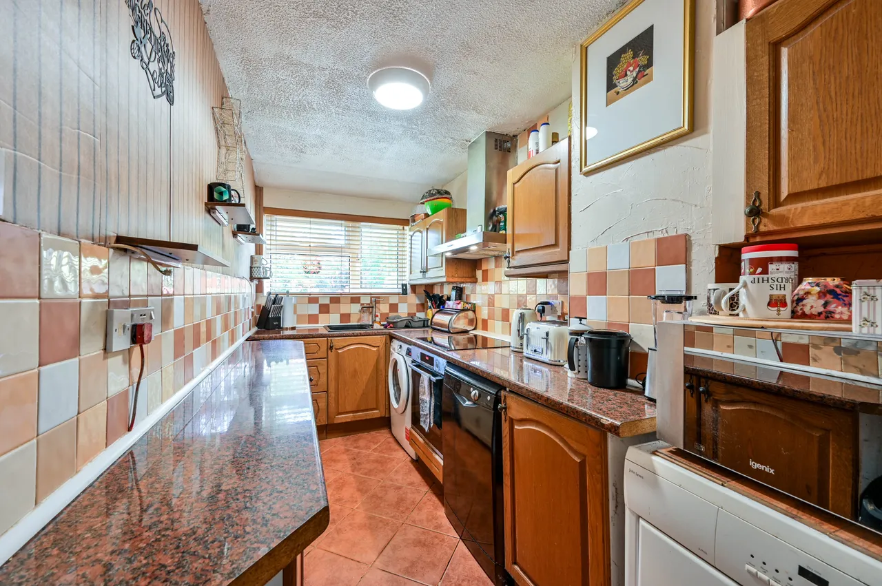 19 Langmans Way, Woking, photo 3