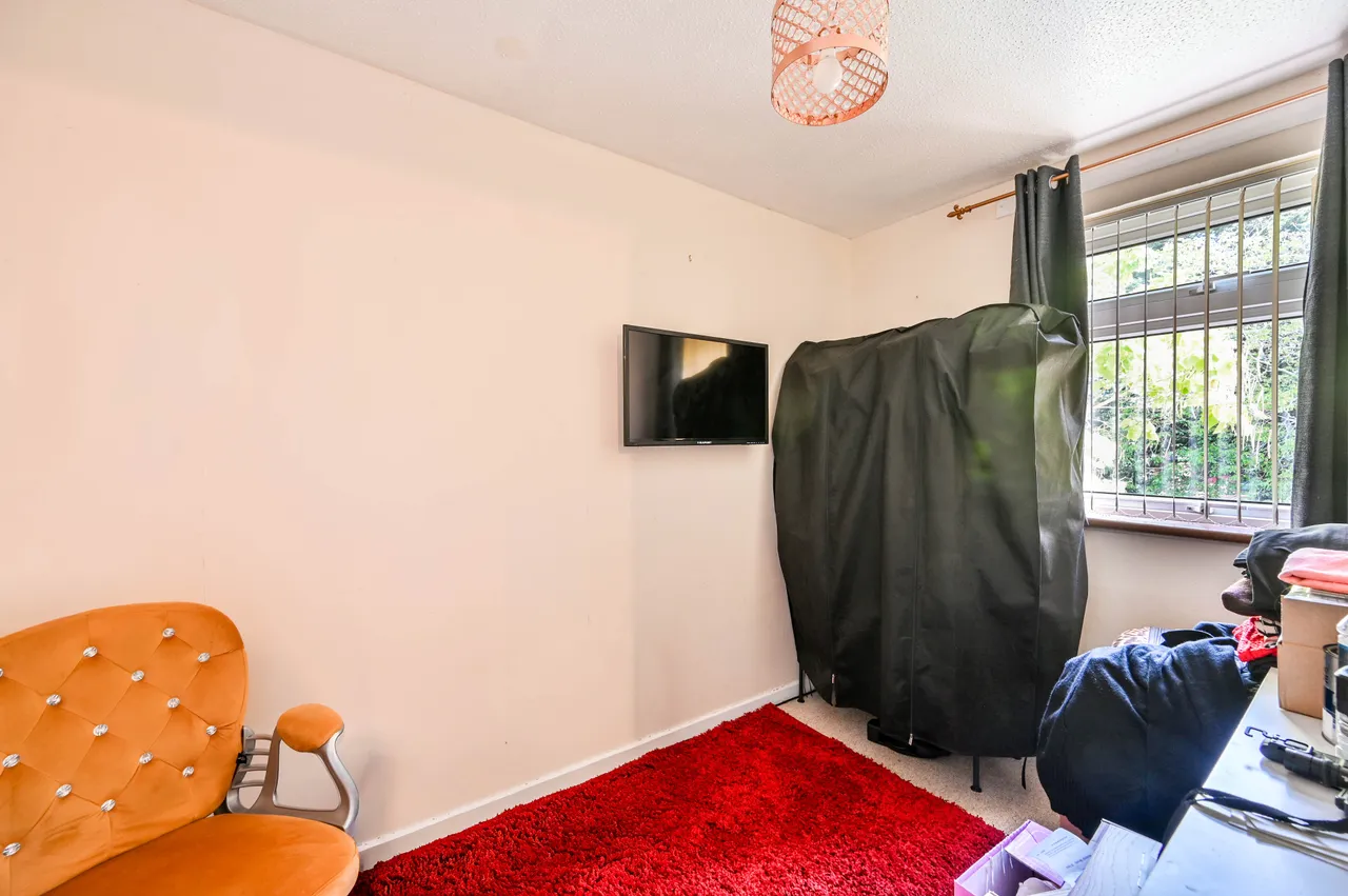 19 Langmans Way, Woking, photo 8