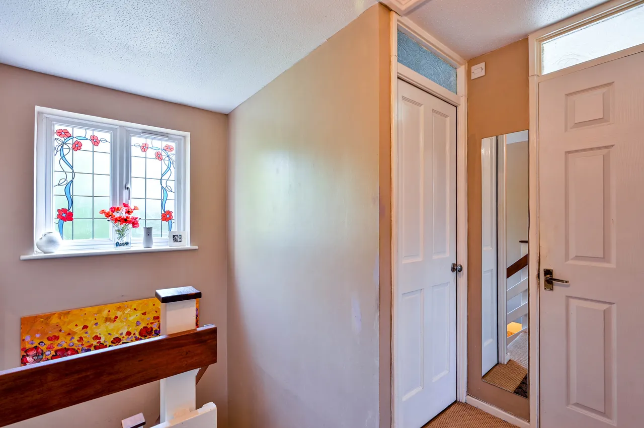 19 Langmans Way, Woking, photo 7