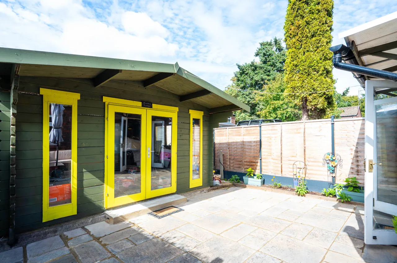 19 Langmans Way, Woking, photo 12
