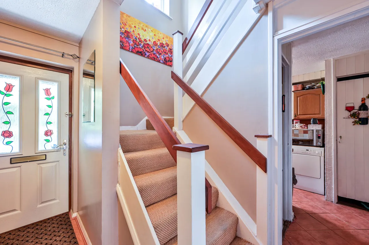 19 Langmans Way, Woking, photo 9