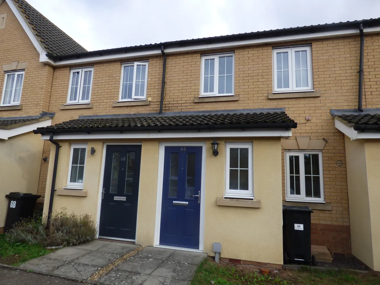2 bed house to rent, Beeston Court, Laindon, SS15
