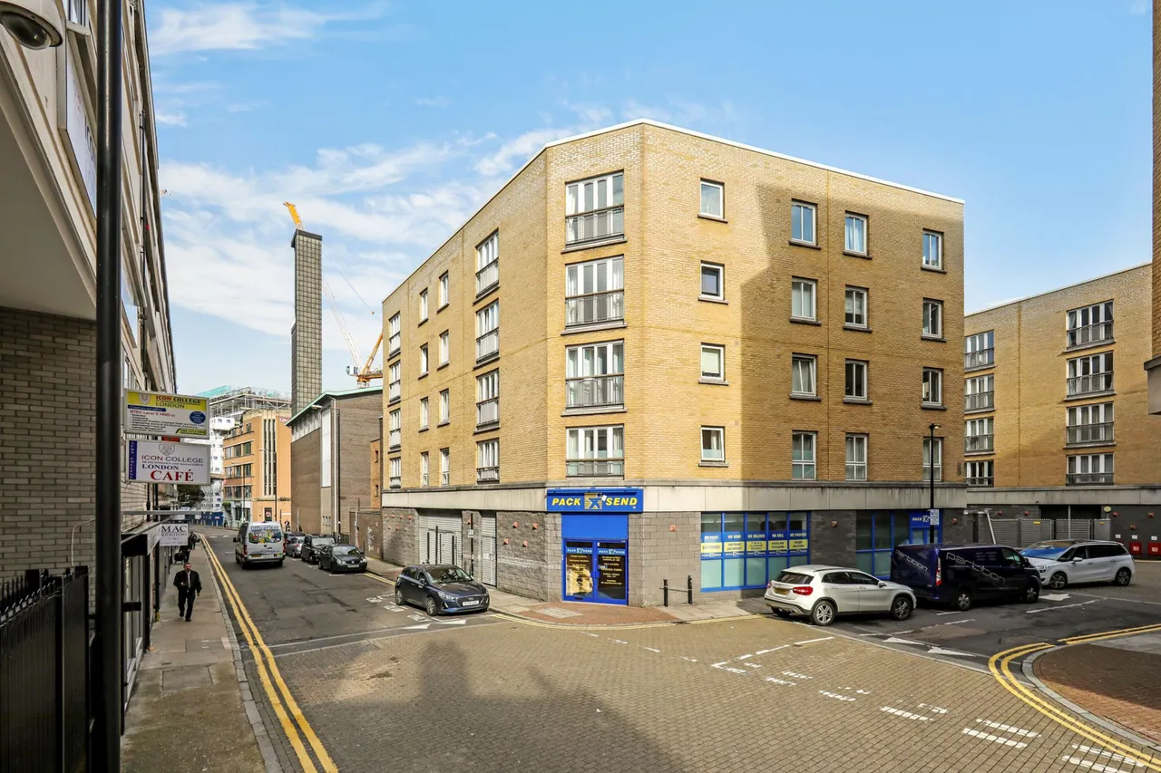 Flat 203 Cornell Building, 1 Coke Street, London, photo 9