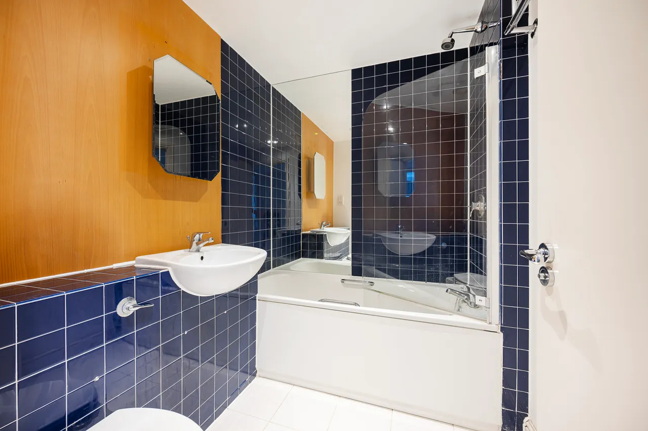 Flat 203 Cornell Building, 1 Coke Street, London, photo 4