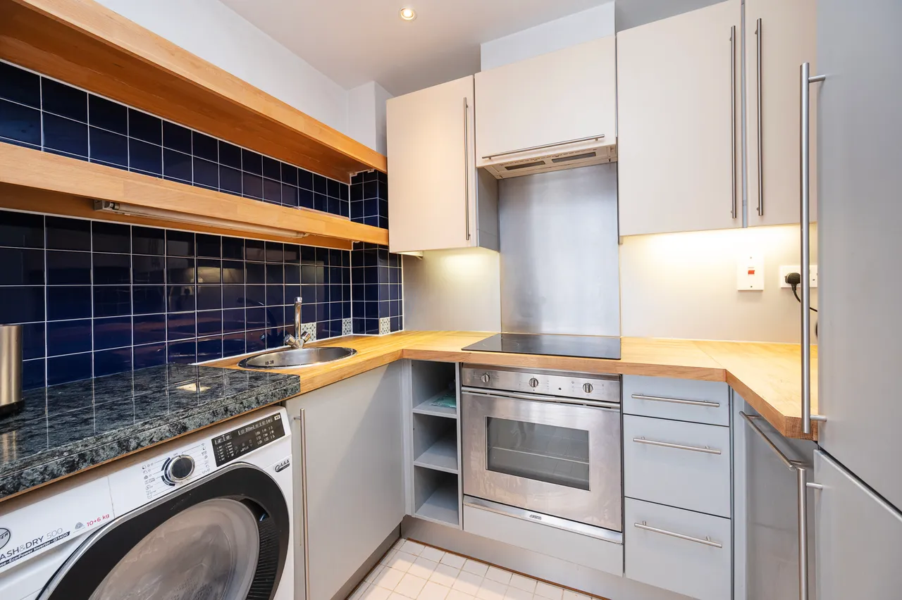 Flat 203 Cornell Building, 1 Coke Street, London, photo 2