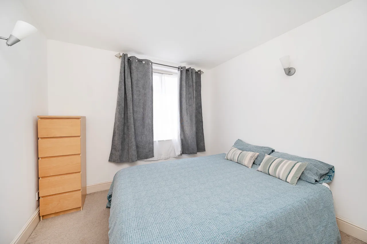Flat 203 Cornell Building, 1 Coke Street, London, photo 3