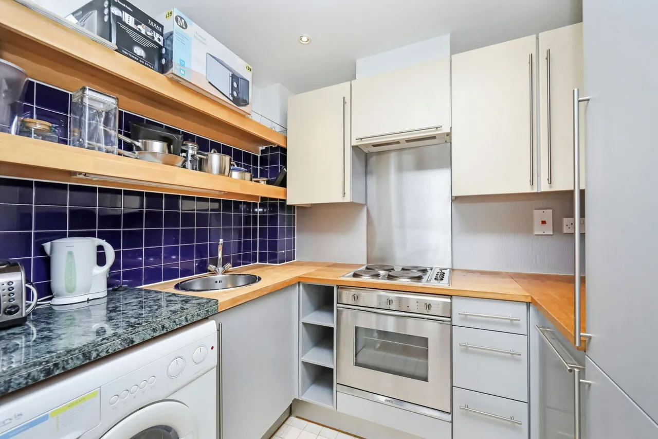 Flat 203 Cornell Building, 1 Coke Street, London, photo 11